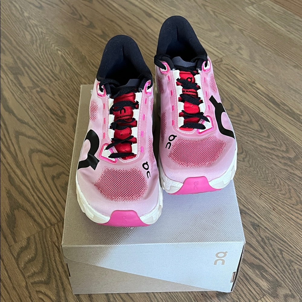 On Running Cloudmonster Hyper size 6.5 like new - Picture 3 of 7